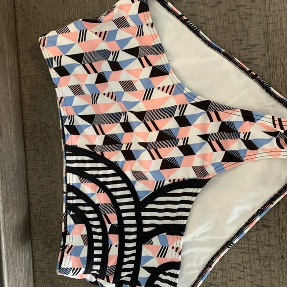 ModCloth Retro Swimwear - 2 piece - Picture 2 of 3